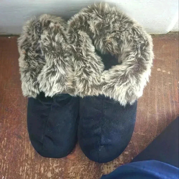 Vibrating Massage Black Bootie Slippers Faux Fur trim sz Large - Picture 3 of 10